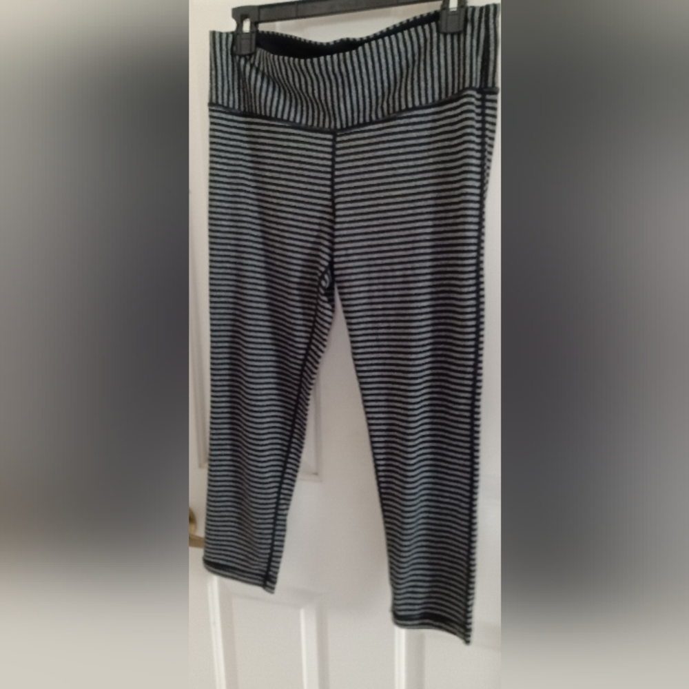 Velocity cropped leggings in horizontal black/gray stripes.1 owner. Large